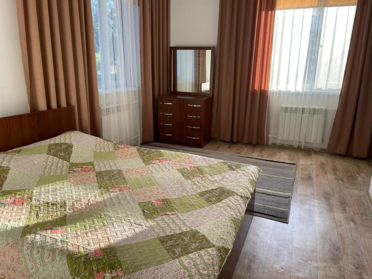 Stunning Lakeside Villa Korumdu Екстериор снимка