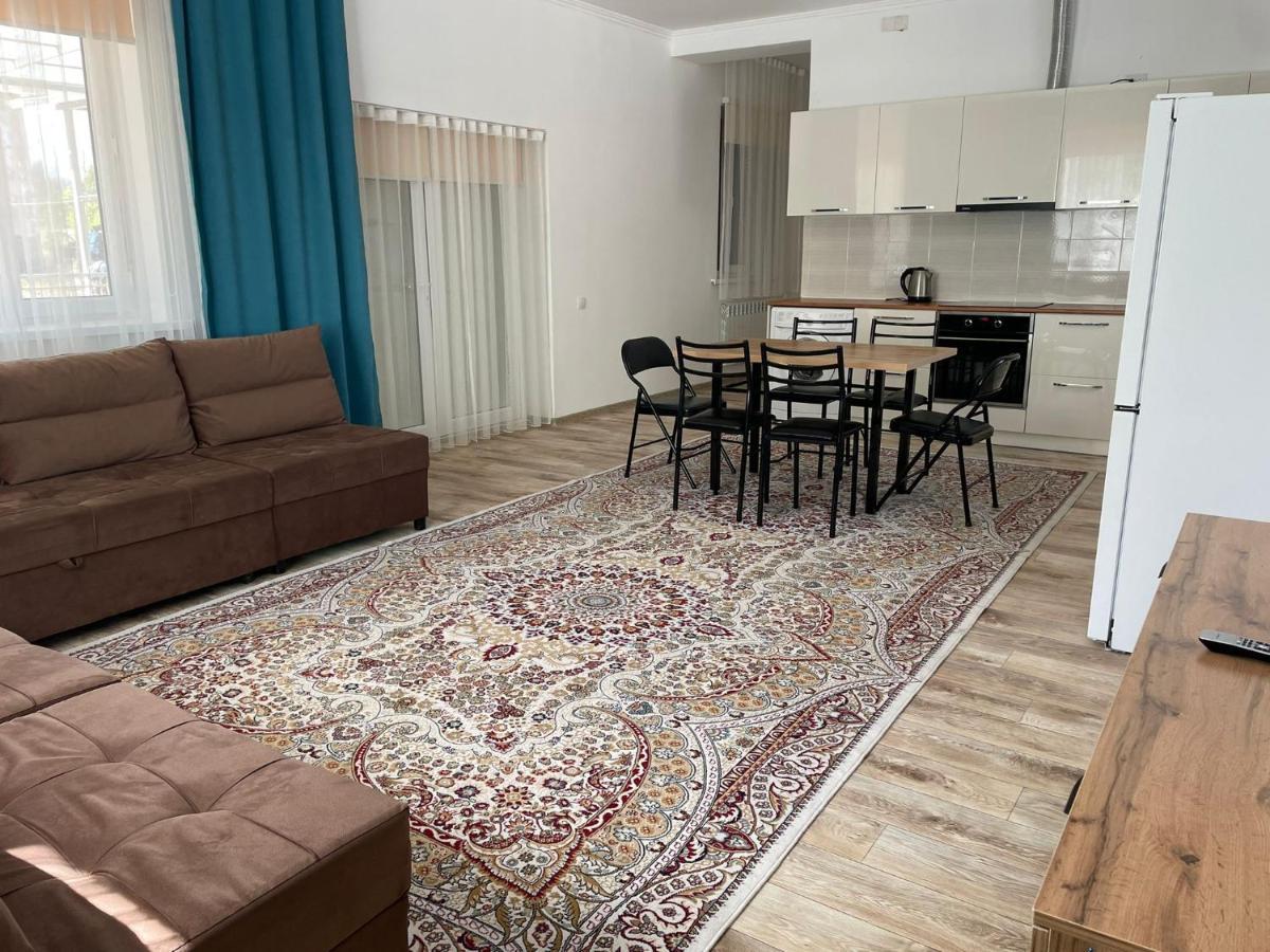 Stunning Lakeside Villa Korumdu Екстериор снимка
